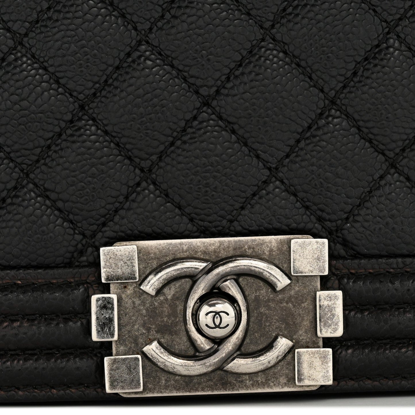 Caviar Quilted Medium Boy Flap Black